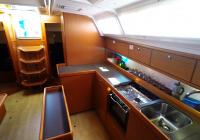 sejlbåd bavaria 46 cruiser sejlbåd interiør kabys 1